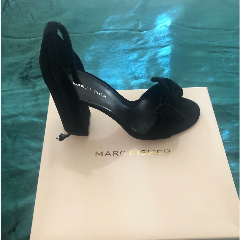 Classy Marc Fisher Black Heels. NWOT in original Box